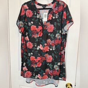 NWT torrid floral, split neck, hi-lo tunic top, size 1X (14-16)